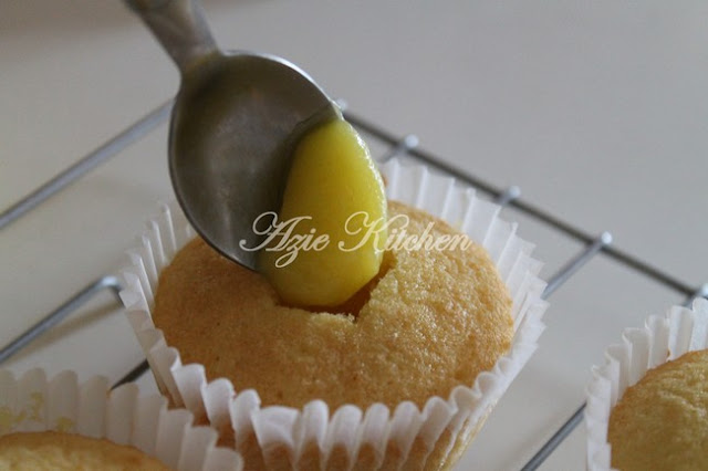 Lemon Cupcakes Lemon Curd Azie Kitchen