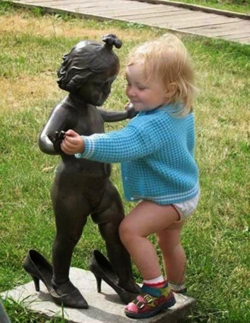 6. “I’ll dance with her, she’s just my size!” A statue never looked so cute! - 23 Times Pedestrians Messed With Statues...And It Was Downright Hilarious
