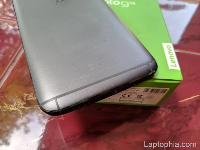 Desain Motorola Moto G5S Plus