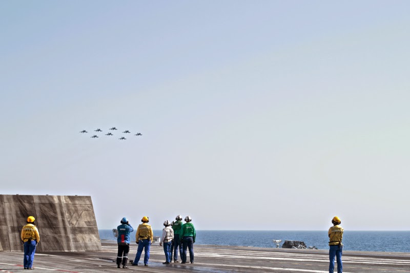 BLOG MODE HOMME PREPPY DANDY CONSEIL STYLE PARIS ELEGANCE TENDANCE JEUNE porte-avions Charles de Gaulle pont d'envol