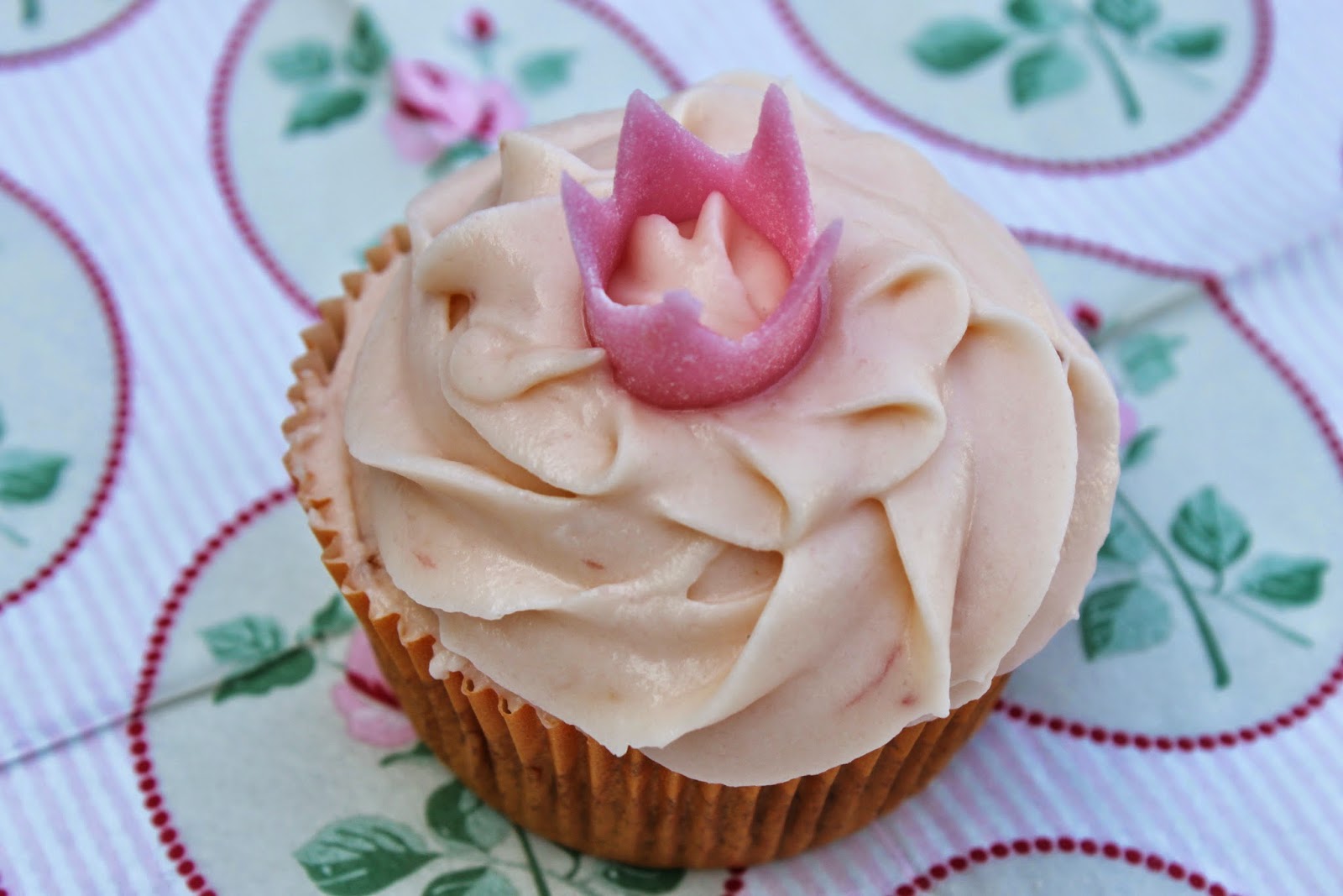 Schoko Cupcakes mit Erdbeer Cupcake Topping | gebi
