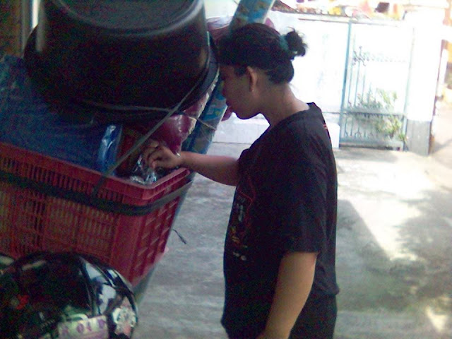 Ketika Dirimu Wahai Wanita, Berhutang dengan Mudah Tanpa Memikirkan Dia Ketika Dirimu Wahai Wanita, Berhutang dengan Mudah Tanpa Memikirkan Dia