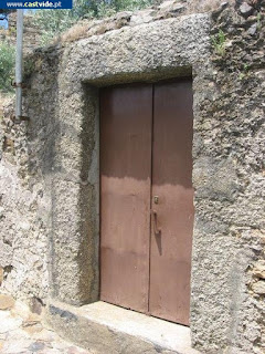 OGIVAL DOORS / Portas Ogivais, Castelo de Vide, Portugal