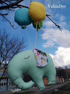 Мир солнечных улыбок: Летающий слон на шариках