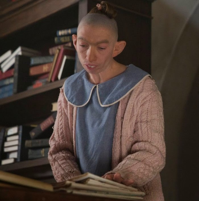 American Horror Story "Orphans" traz história de Pepper. American Horror Story "Orphans" traz história de Pepper.