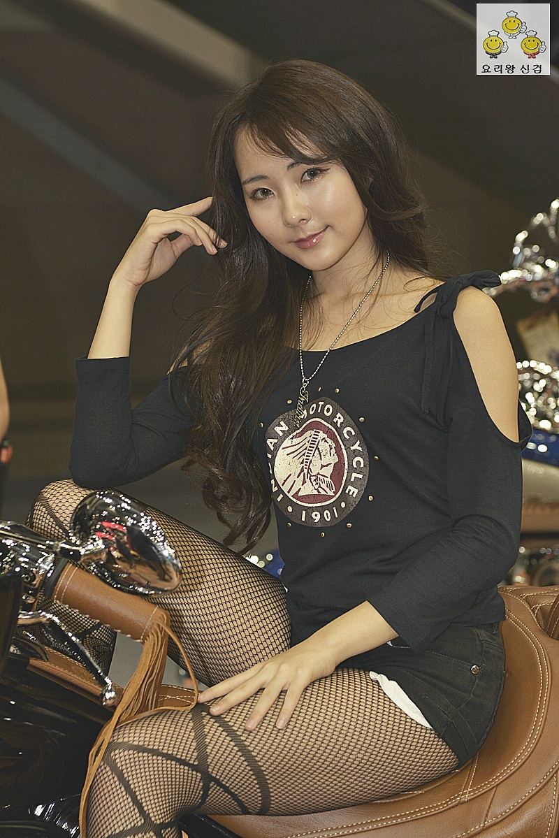 korean model park ji eun seoul motor show 2017 asian korean model park ji eun seoul motor show 2017 asian