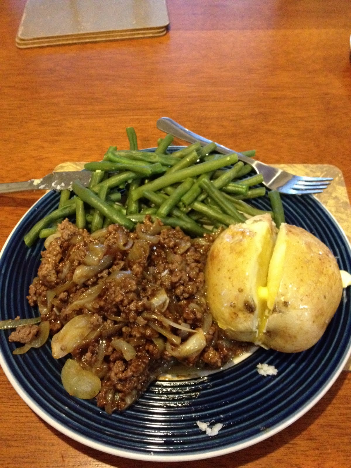 What I Eat Savoury mince with onion gravy, baked potato and green beans.