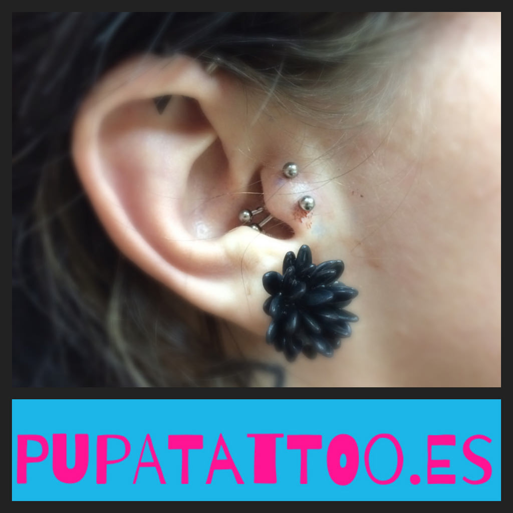 Tattoo y Piercing en Granada Doble Tragus Piercing Pupa Tattoo Granada