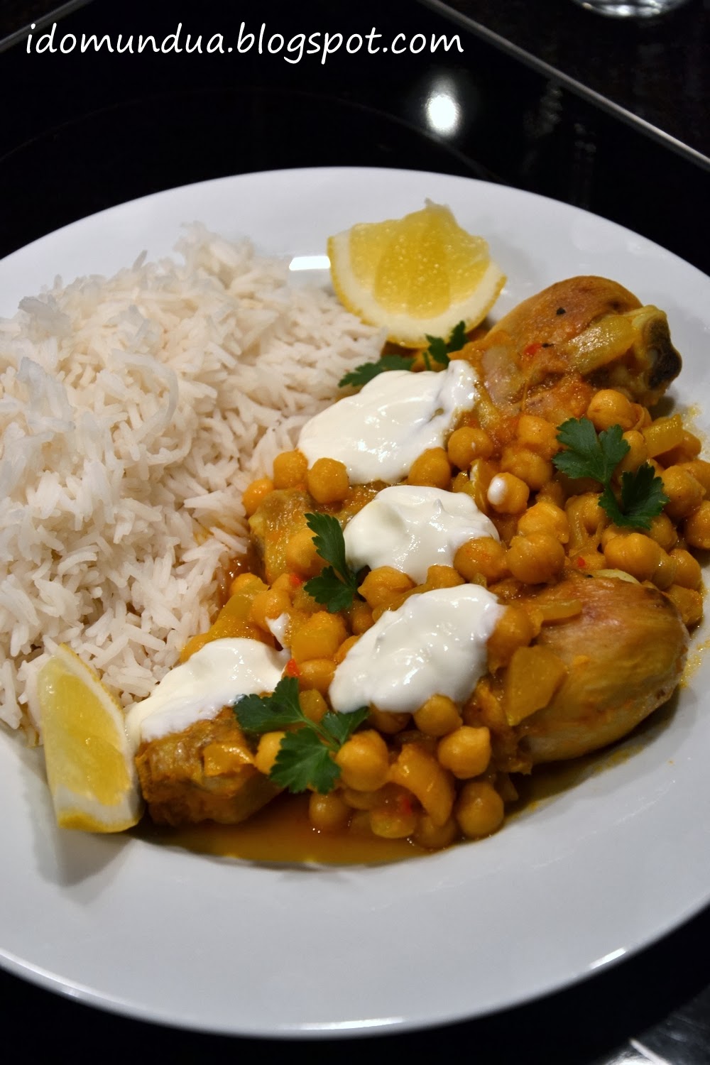 Pollo al curry con garbanzos