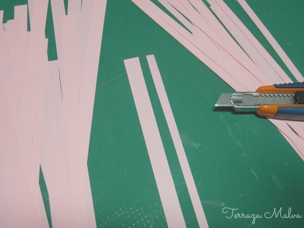 TUTORIAL QUILLING (4) COMO HACER TIRAS DE PAPEL / HOW TO MAKE QUILLING