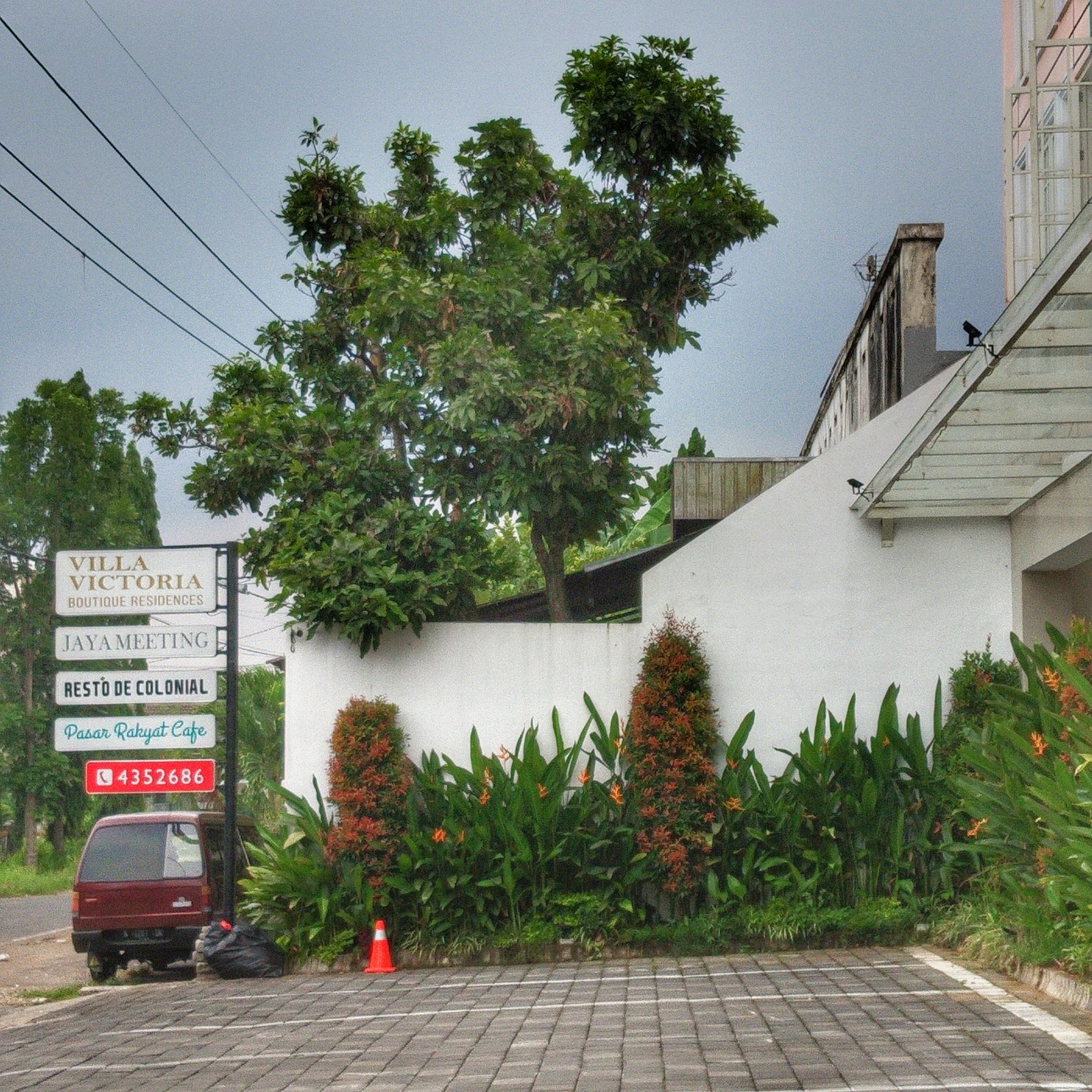Nuansa Kolonial Modern Di Villa Victoria Residence The Daily Rella