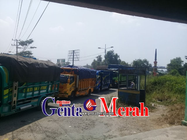 Ratusan Kendaraan Tidak Bisa Keluar Tol, Pemkab Lamteng Ingkari Janji