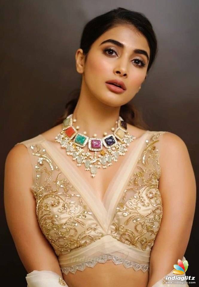 665px x 960px - 130+ Pooja Hegde HD Pics, Latest Photoshoot and Images Gallery ...
