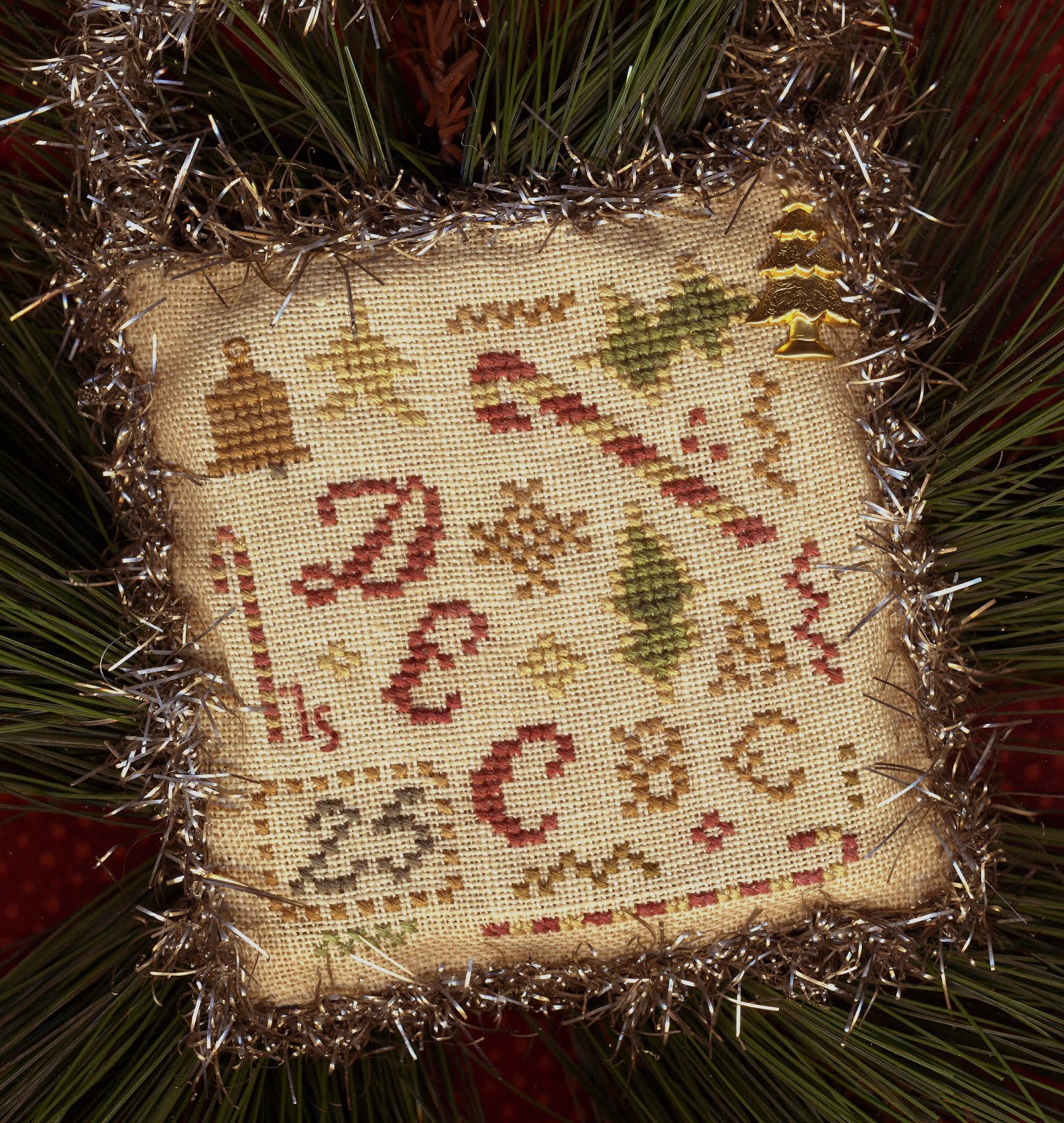 2015 Sampler Ornament ~ "Christmassy Stuff"