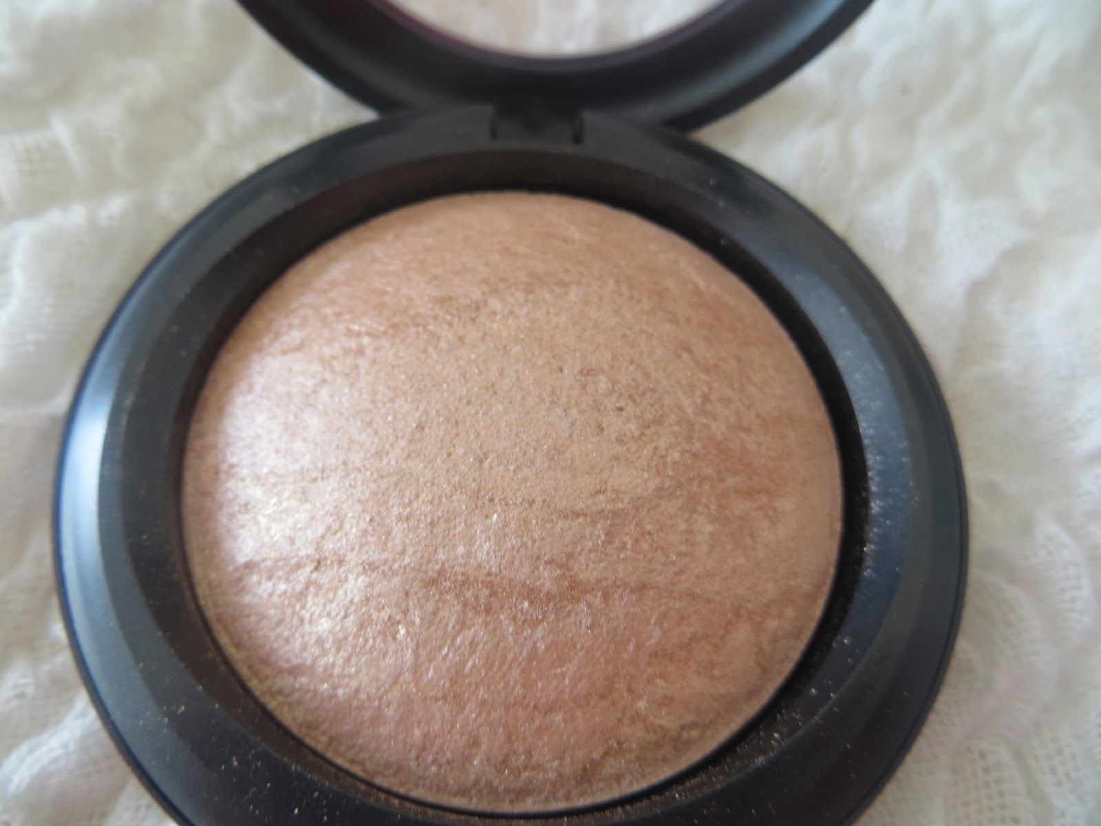 MAC, Review, Mineralize skinfinish, Soft and Gentle, Shimmer, HIghlighter, Bronzer, Blogger, Pretty, swatch