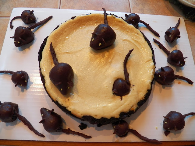 Cheesecake with Chocolate Covered Strawberry "Mice"