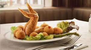 RELATOS: Un plato más en la mesa
