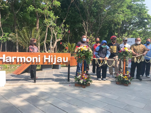 Kusdinar Untung Yuni Sukowati Resmikan Sragen Harmoni Hijau Hutan Kota Plumbungan.lelemuku.com.jpg Kusdinar Untung Yuni Sukowati Resmikan Sragen Harmoni Hijau Hutan Kota Plumbungan.lelemuku.com.jpg