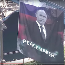 Плакат с Путиным в Нью-Йорке провисел почти час(ФОТО, ВИДЕО)