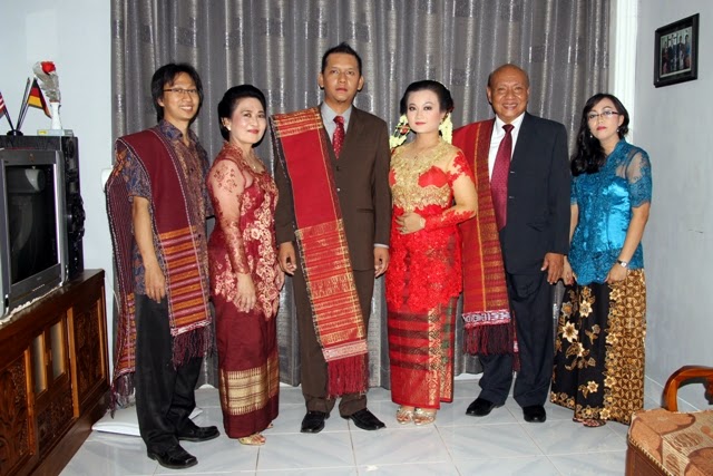 kebaya adat batak modern