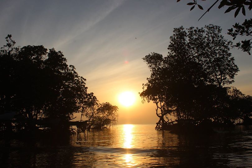 Foto Sunrise Pantai Gonda, Campalagian, Polewali Mandar - Blog Kompa