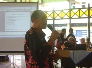 Djuwani EK, SH. M.Kes. Saat menyampaikan sambutan ketua panitia seminar Nasional Bidang Kesehatan di Aula Pendopo Kbupaten Tegal. (foto; NOORS)