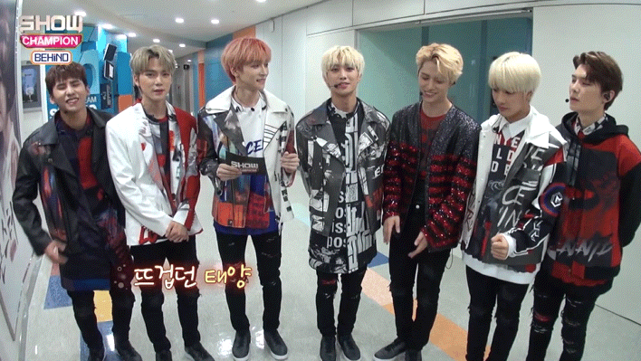 가사에 빙의 되지 않으면 나올 수 없는 남돌 리액션.gif | 인스티즈