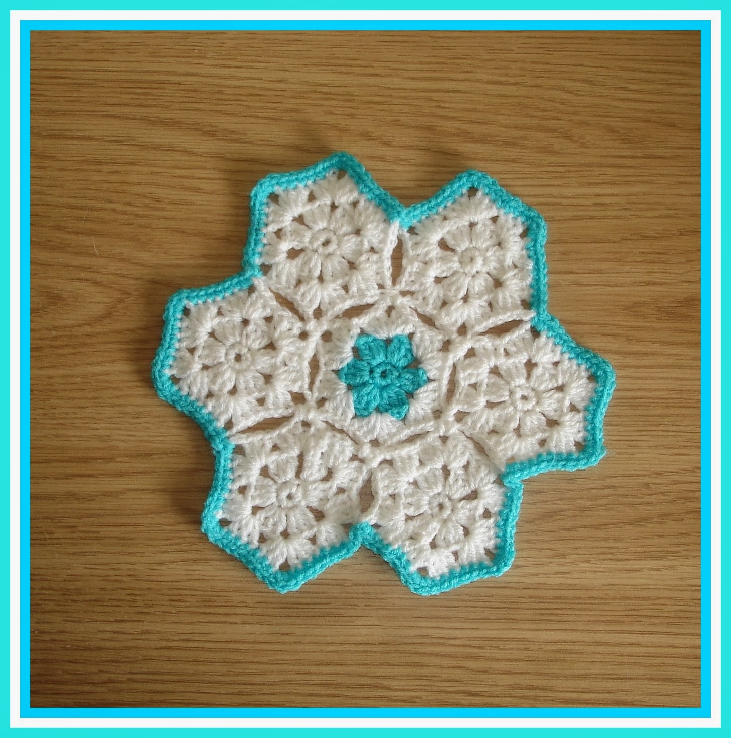 Marianna's Lazy Daisy Days Snowflake Placemat