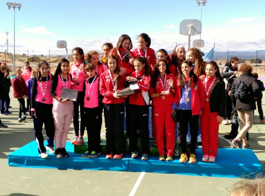 Ruben y el equipo cadete femenino medallas de plata en los Campeonatos de Madrid