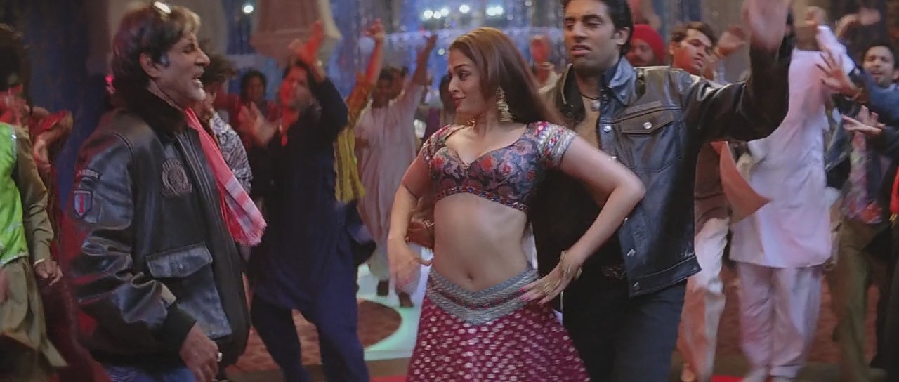 Amitabh, Aishwarya Rai and Abhishek dance on kajra re song