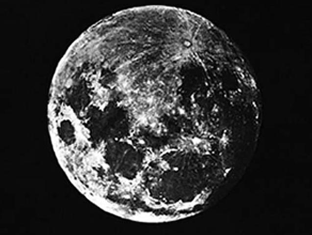 36 Amazing Historical Pictures. #9 Is Unbelievable - First photograph of the moon by Louis Daguerre (1839)