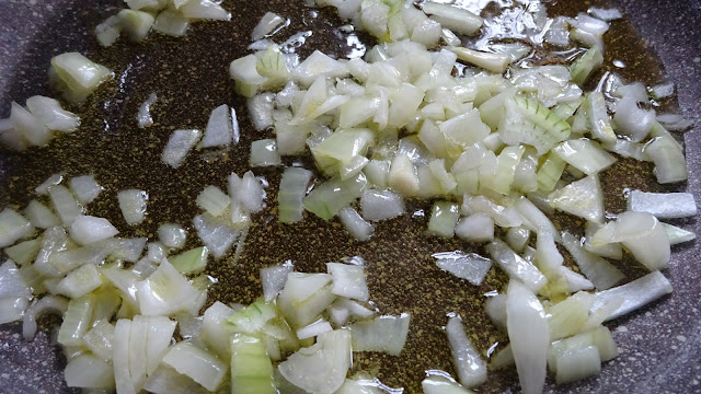 moroccan-chicken-bastilla-onions-saute-olive-oil-