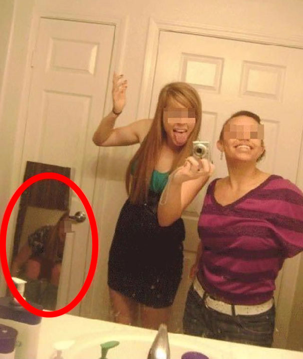 Smartphone Generation: 12 Of The Worst Selfie Fails By People Who