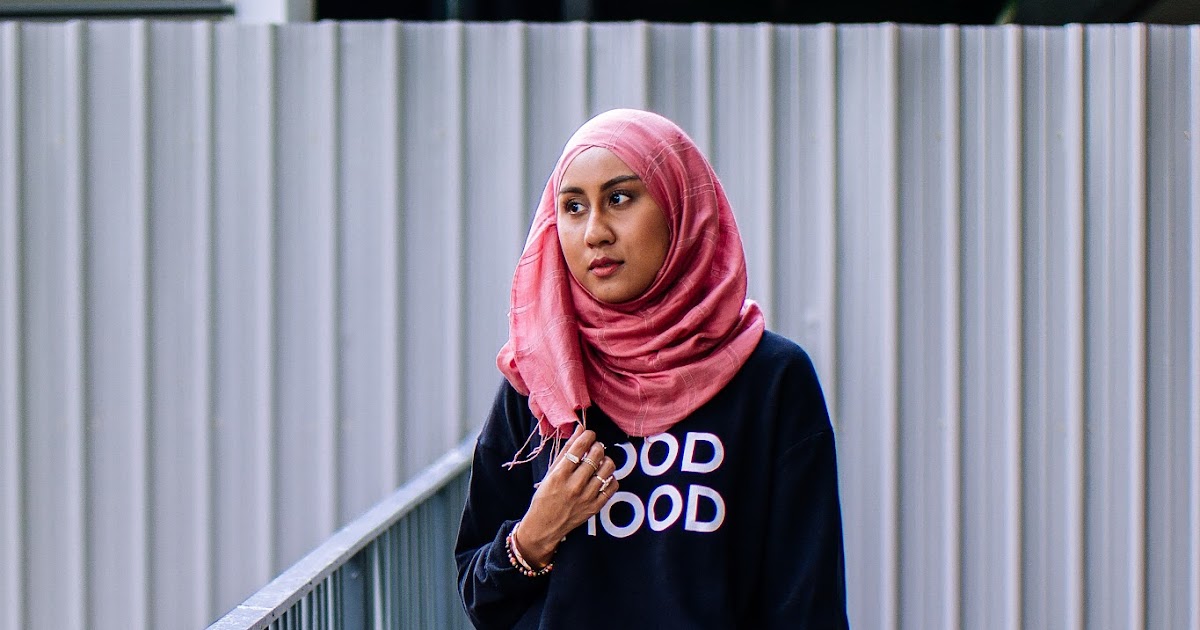 Eyelet Trumpet Skirt & How To Not Dress 'Like A Lady' — The Good Weekender