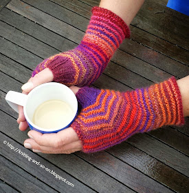Free Knitting Pattern: Hexagon Mitts in Two Colors