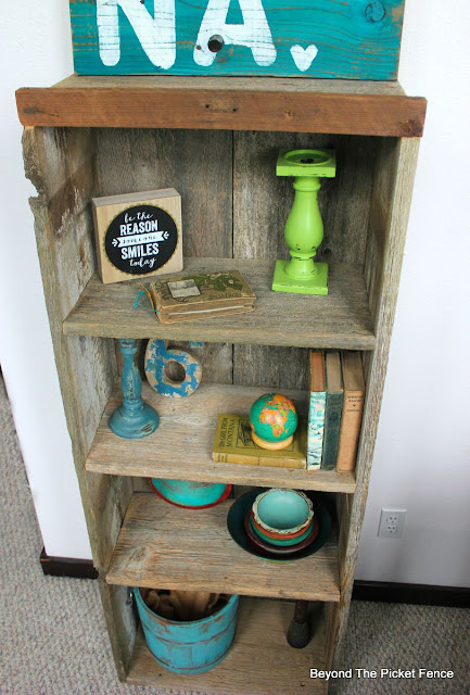 reclaimed wood, beyond the picket fence, shelf, build it, diy, http://bec4-beyondthepicketfence.blogspot.com/2015/07/project-challenge-reclaimed-wood.html