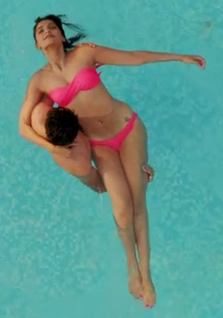 Leaked Sonam Kapoor In Bikini Looking Hot 