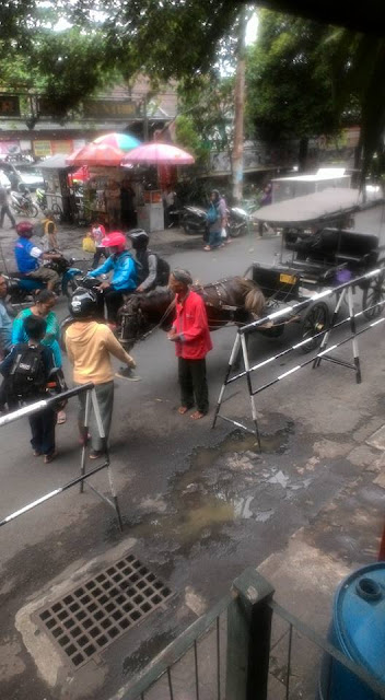 Keterlaluan! Wanita Naik KLX ini Minta Ganti Rugi Sama Kusir Andong Tua Karena Tersenggol Keterlaluan! Wanita Naik KLX ini Minta Ganti Rugi Sama Kusir Andong Tua Karena Tersenggol
