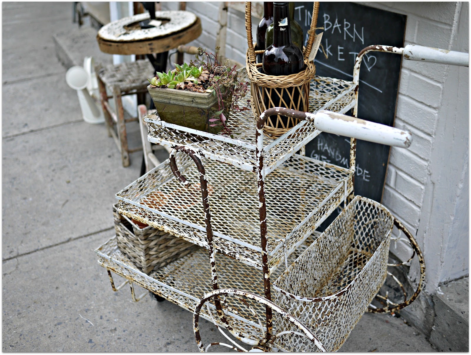 gustia The Tin Barn Market