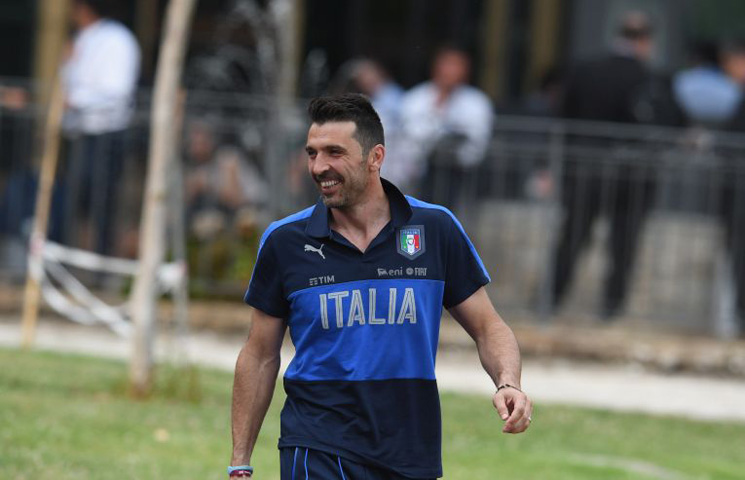 Buffon: "Slavlje u Napulju? Ponosan sam što nisam poput njih!" Buffon: "Slavlje u Napulju? Ponosan sam što nisam poput njih!"