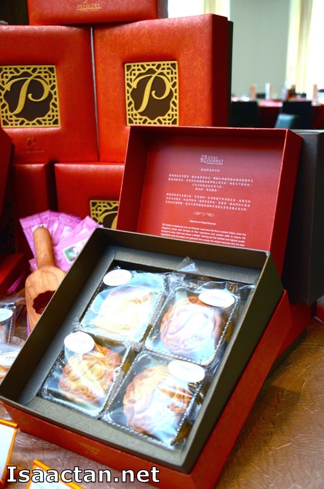 A box of four mooncakes in the pretty mooncake packaging