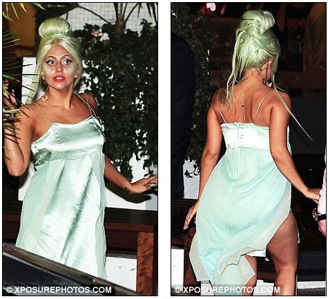 Lady+Gaga+showcases+bizarre+head+gear%25