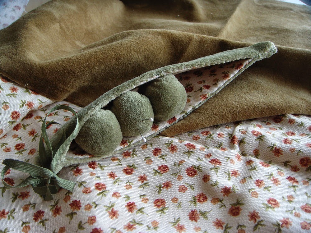 Koalas place - CrossStitch&Patchwork & Embroidery: Sweet Velvet Peapod  Pinkeep (Maggie Bonanomi)