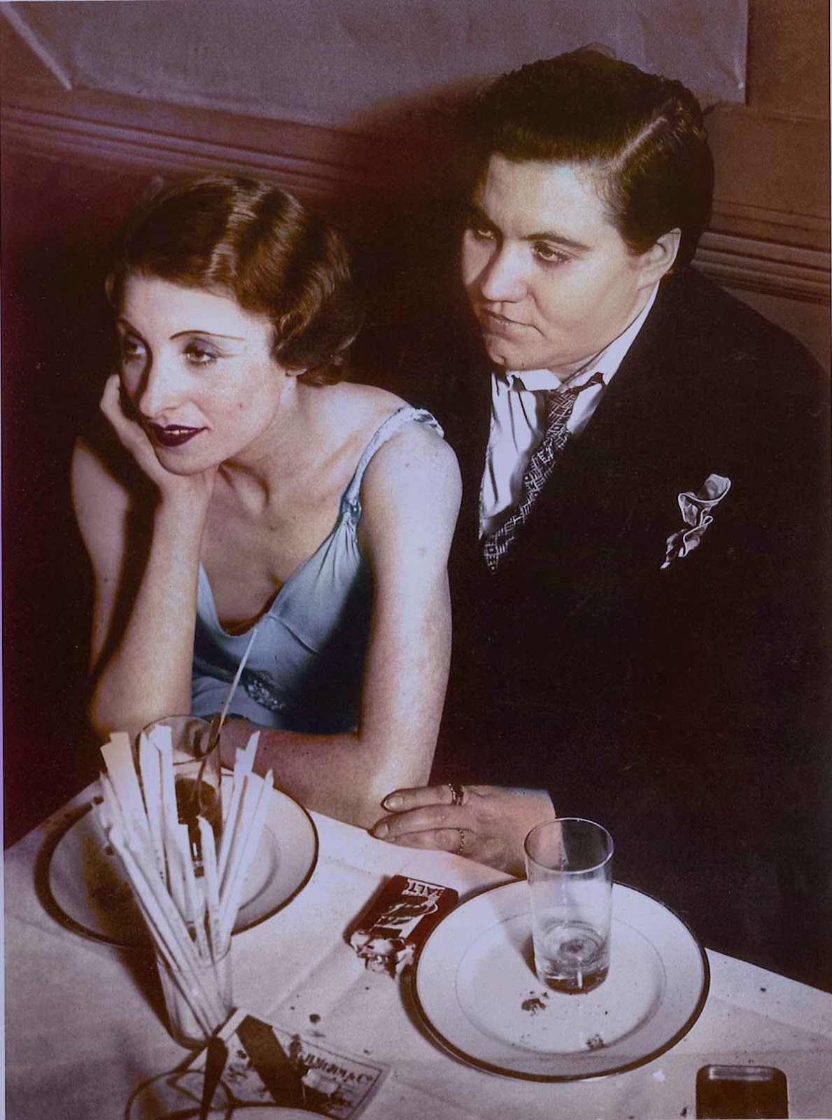 Пара парижских лесбиянок в 1932 году. 