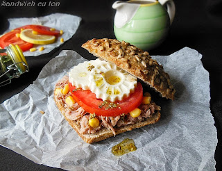 Sandwich cu ton