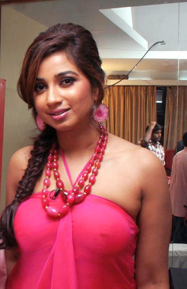 Tanchmaal Shreya Ghoshal Wardrobe Malfunction Boob Show