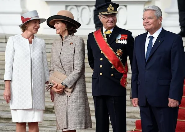 Queen Silvia, German president Joachim Gauck and his partner Daniela Schadt style dress new season dresses matchesfashion, women's designer day dresses