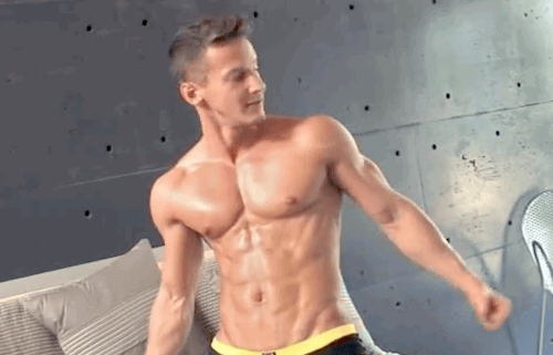 GIFs] Moving Images of Darius Ferdynand's Hot Body