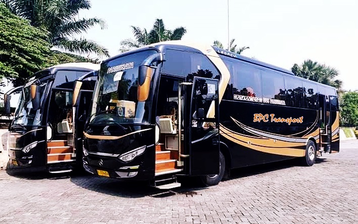 Mengarungi Negeri dengan Nyaman: Panduan Lengkap Sewa Charter Bus Pariwisata