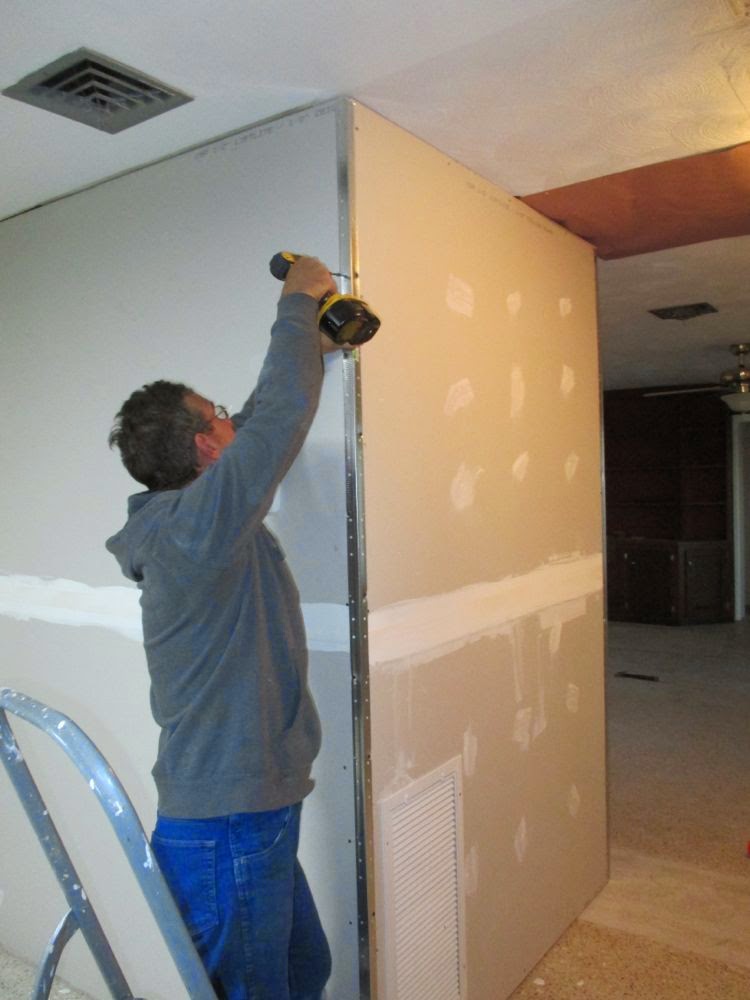 How To Spackle Corners